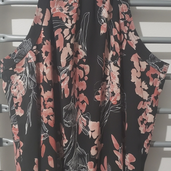 Tank/ Halter top - Picture 3 of 4